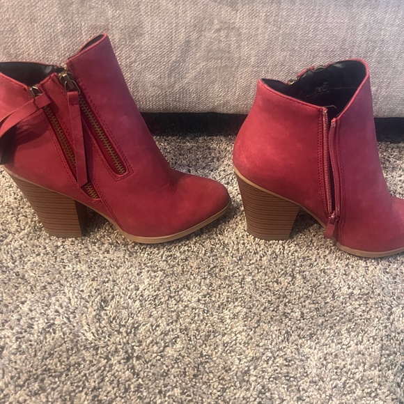Journee Collection wine colored booties  size 7 - Picture 1 of 5
